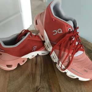 ON CloudFlyer women’s size 8 Running shoe